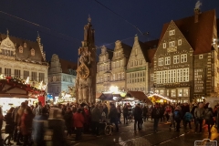 Weihnachtsmarkt in Bremen -Blick auf den Roland-