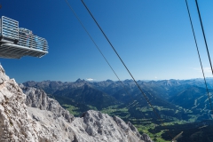 Aussichtsplattform und Alpenblick vom Dachstein