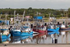 Fischkutter beim Eidersperrwerk an der Nordsee