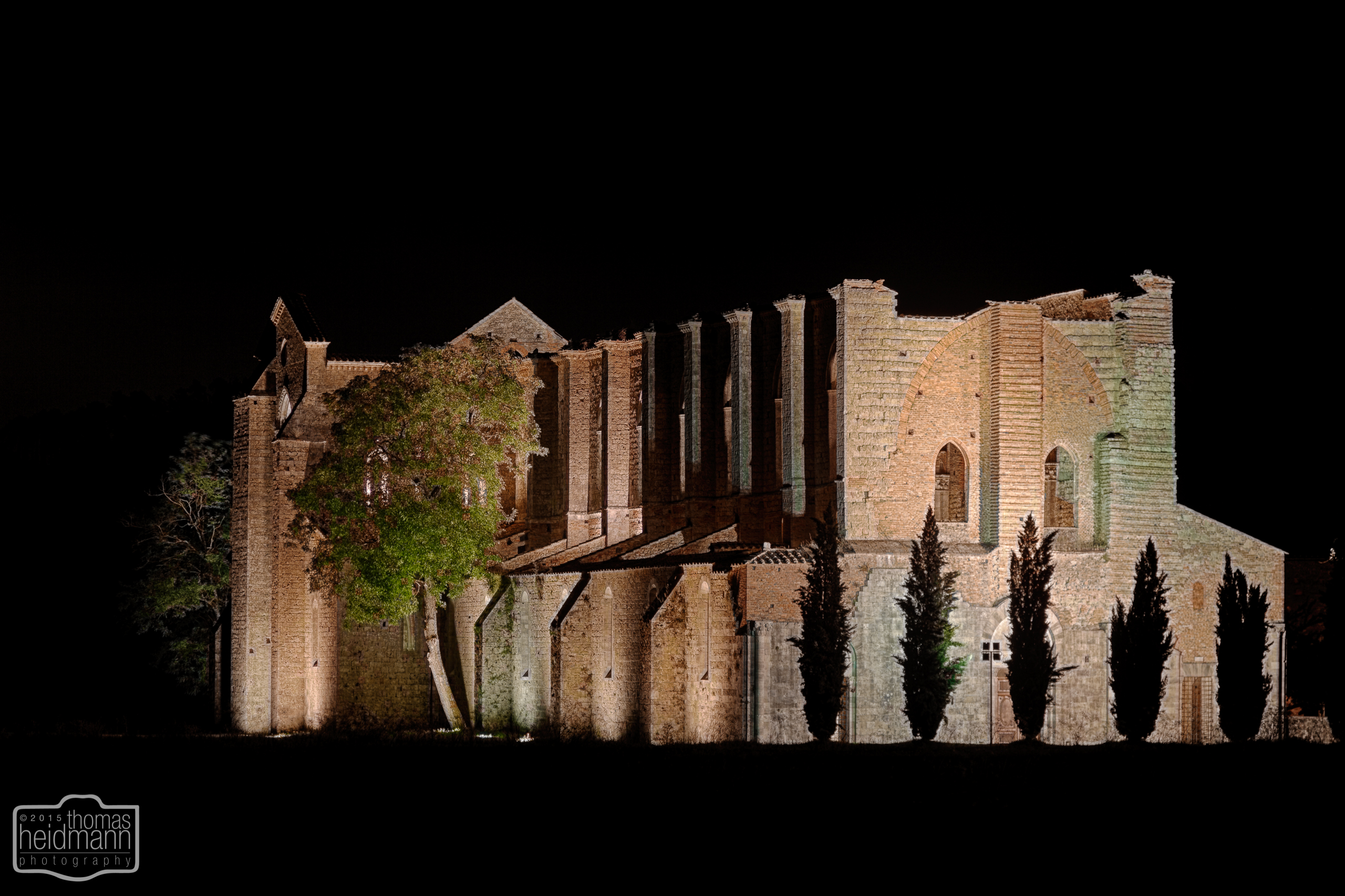Klosterruine San Galgano bei Nacht (Toskana)
