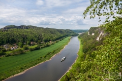 Ausblick vom Elbsandsteingebirge zur Elbe