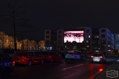 Parkplatz und Grossleinwand