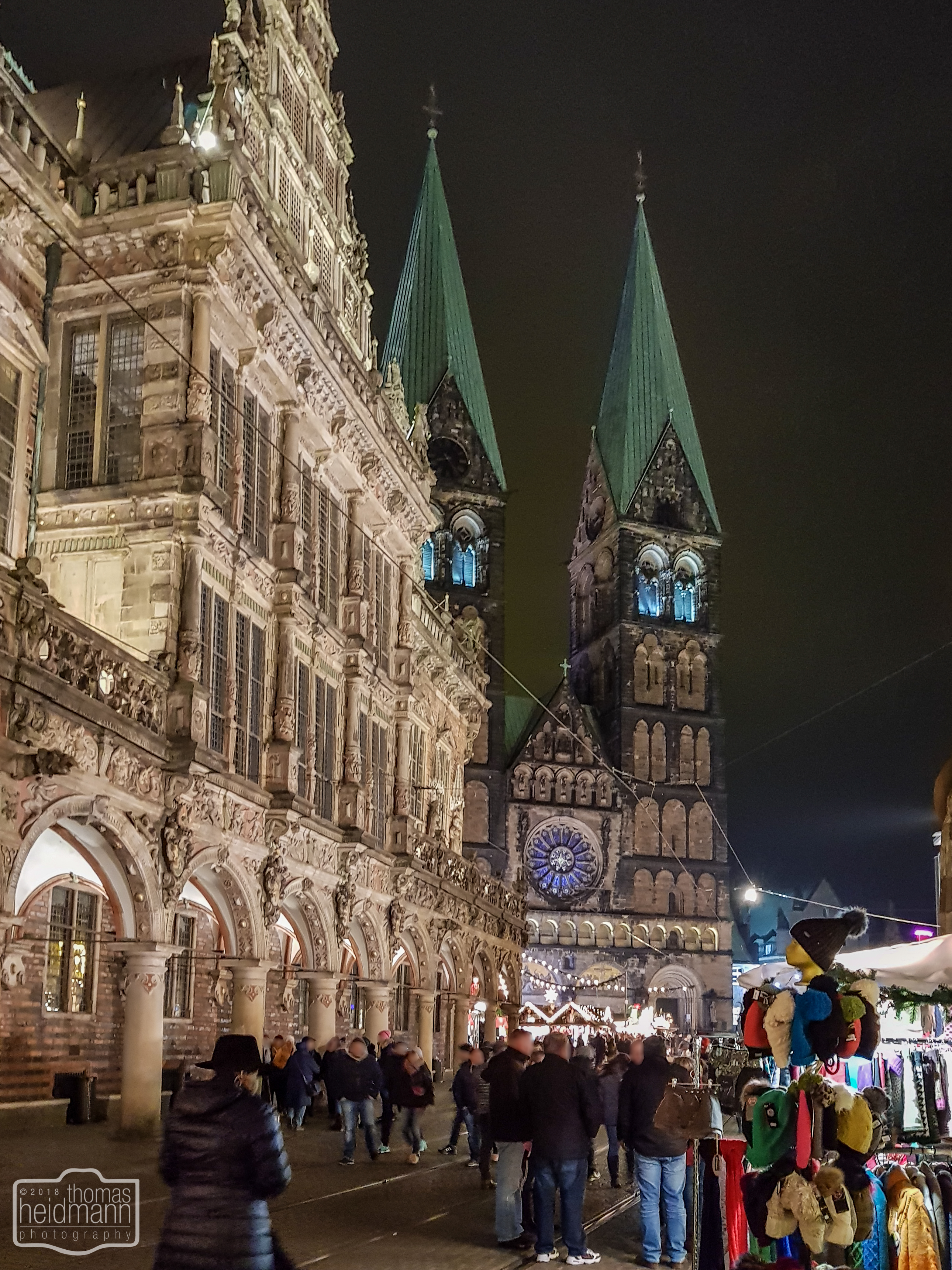 Weihnachtsmarkt in Bremen -Blick auf den Dom-