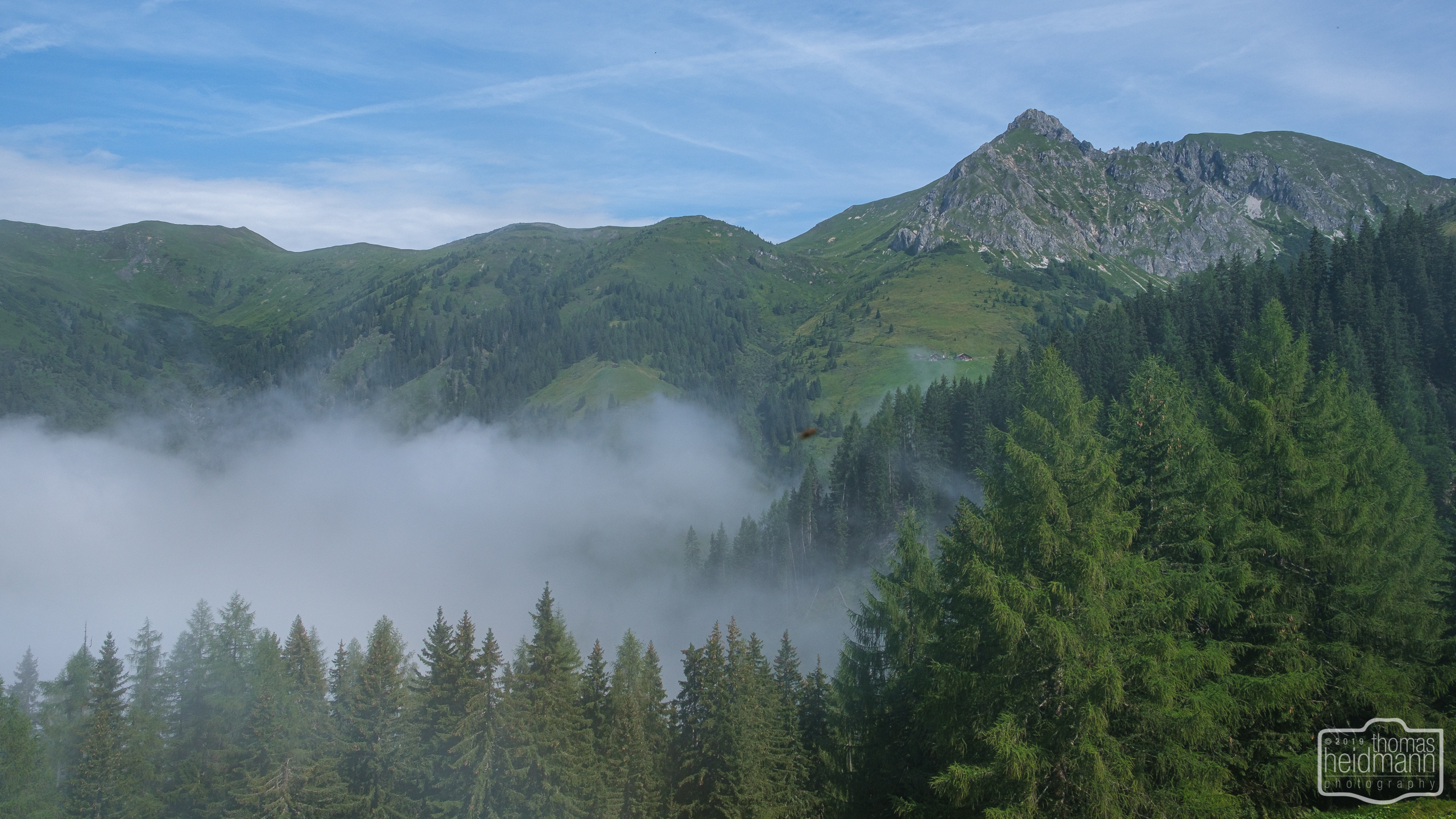 Gratwanderung - Der Nebel hängt noch im Tal
