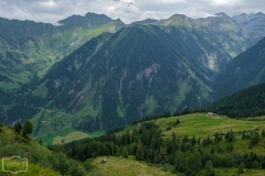 Wanderung zur Hirschgrubenalm und Modereggalm - Blick ins Tal und zur Modereggalm