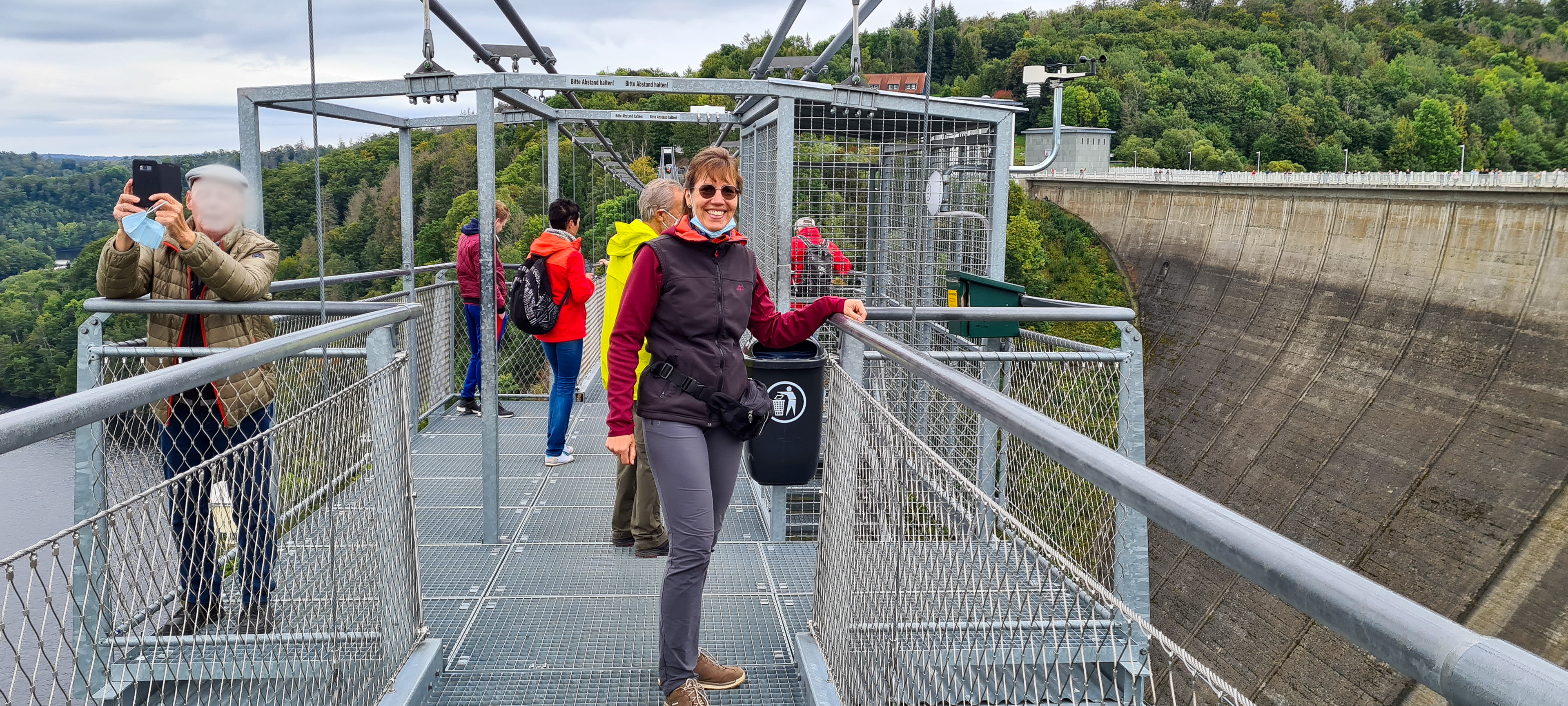 Xenia auf der Hängebrücke bei der Rapbode-Talsperre