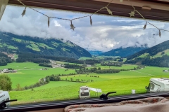 Ausblick aus dem WoMo auf dem Stellplatz Friedburg in Neukirchen a.G.