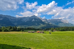 Fahrt durchs Tal am Wilden Kaiser