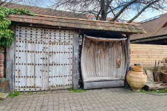 Urige Sitzgelegenheiten in Großkarlbach in der Pfalz